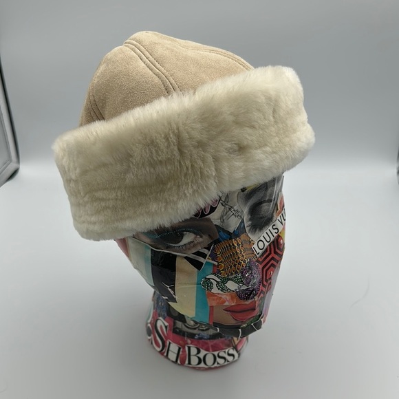 Original UGG Australia Bucket Sheepskin Hat Sand - Picture 1 of 9